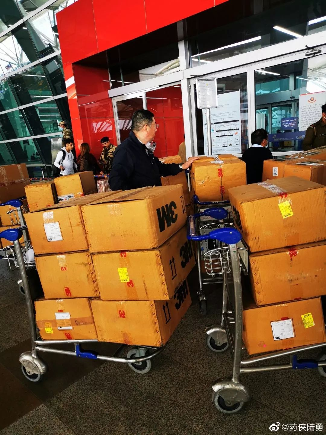 陆勇印度归来:我不是英雄,不值得写