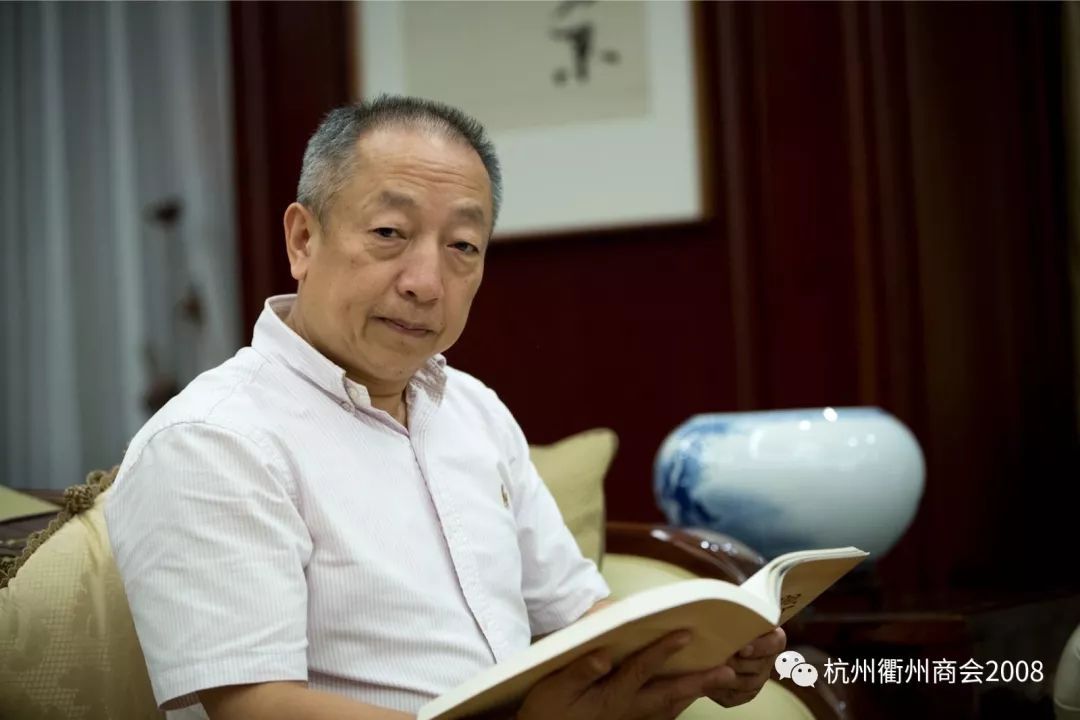 柴善明：从小木匠到中央银行官员再到大律师