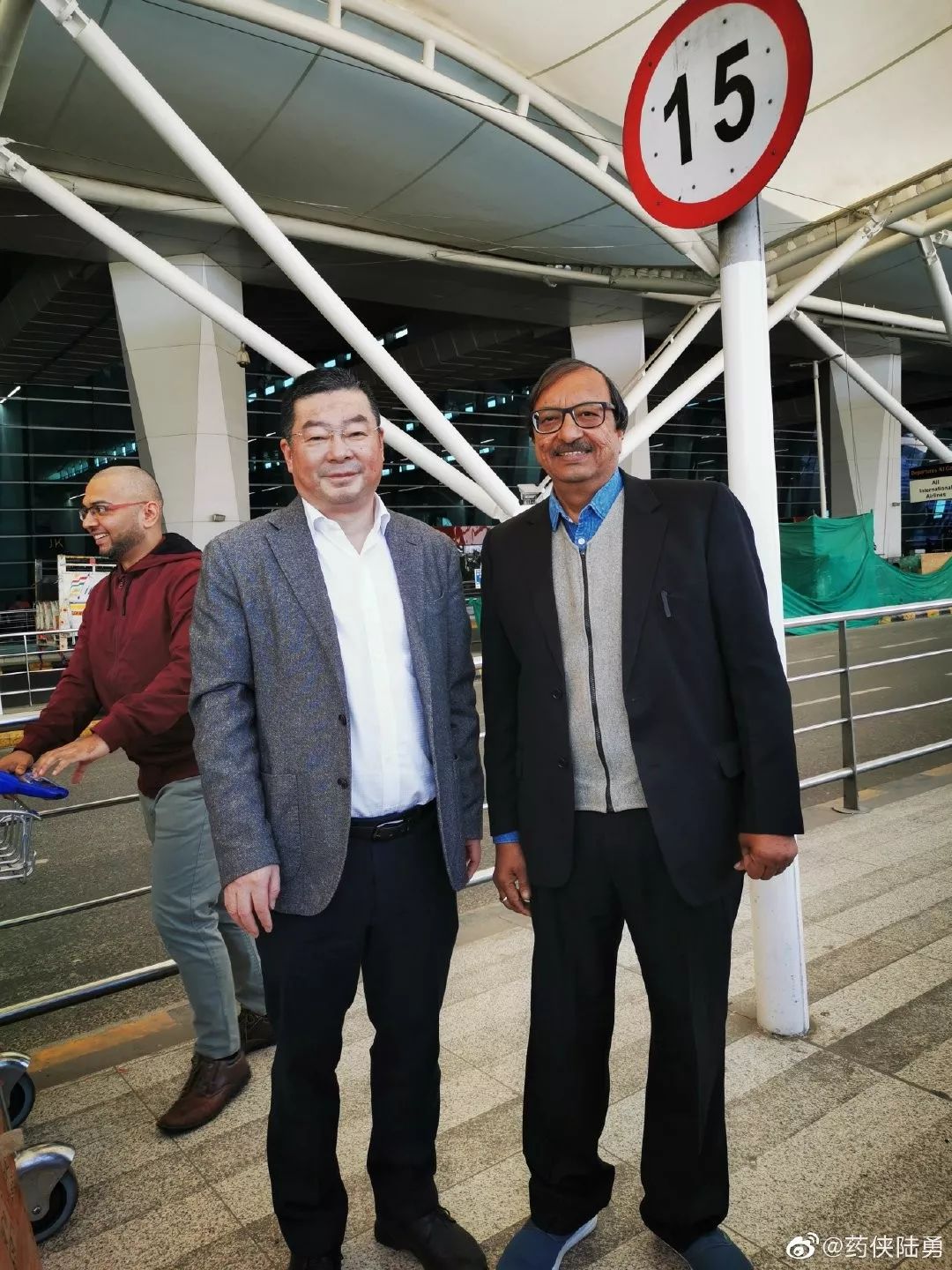 陆勇印度归来:我不是英雄,不值得写
