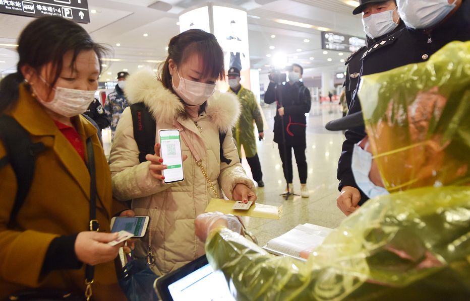 全国首列!杭州包高铁带人回家!刚下车每人拿到神秘信封!这就是杭州态度!